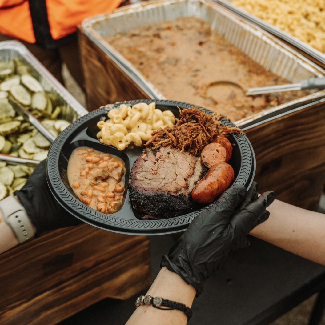 HurtadoBBQ's tweet image. Feed your next office lunch, team event, or client meeting with Hurtado Barbecue — because good food makes great teams! 🍽
Book your catering from today until the end of July (for any future date) and DM us to claim a Hurtado Barbecue gift card to share with your team! 🙌
Lock…