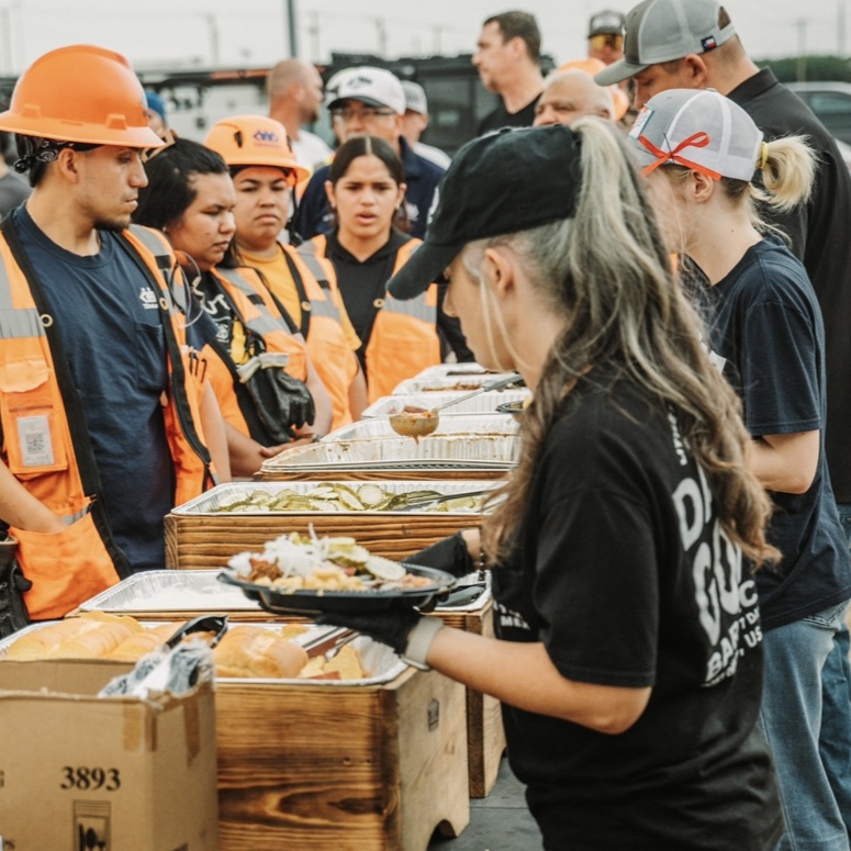 HurtadoBBQ's tweet image. Feed your next office lunch, team event, or client meeting with Hurtado Barbecue — because good food makes great teams! 🍽
Book your catering from today until the end of July (for any future date) and DM us to claim a Hurtado Barbecue gift card to share with your team! 🙌
Lock…