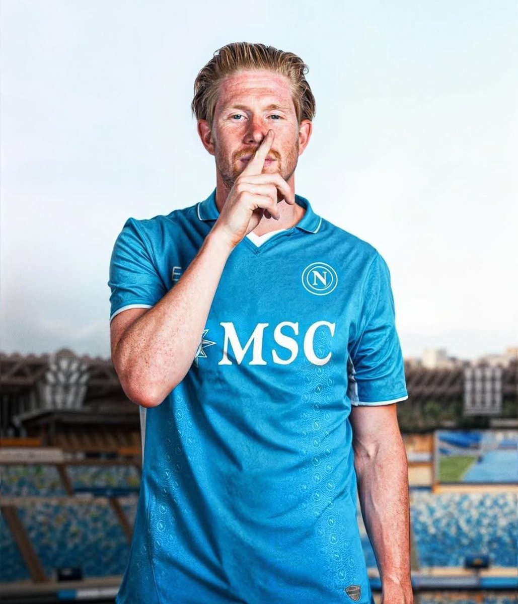 ActuInutiles's tweet photo. 👕Kevin De Bruyne portera encore un maillot bleu la saison prochaine.
Même sans être à City.
🔵Logique, il a été transféré à Naples.

#Napoli https://t.co/eBmVARz9nO