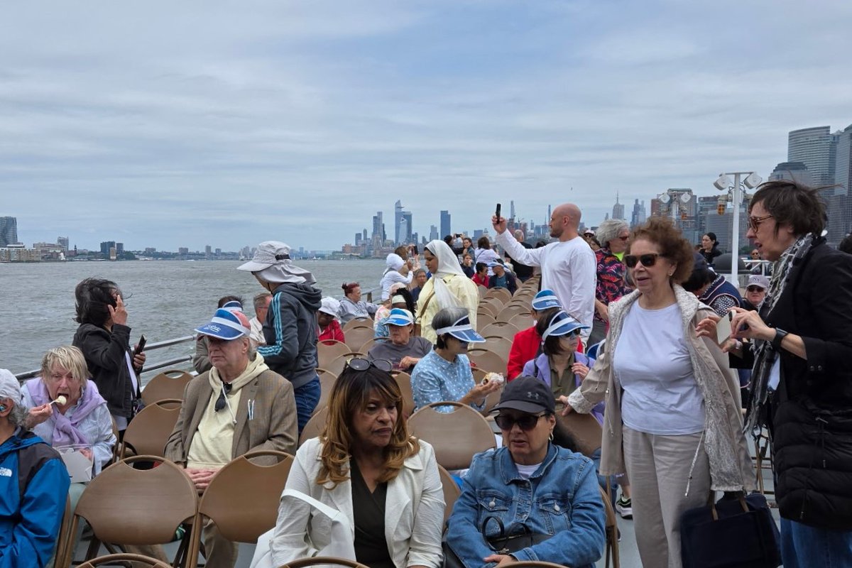 NYCAging's tweet image. Sunshine, city views, and smiles all around! 🌞🚢 Over 130 members from Big Six and Northridge NORCs set sail to kick off summer with laughter, connection, and unforgettable moments on the water. 🌊🗽 #Summer #NYCAging