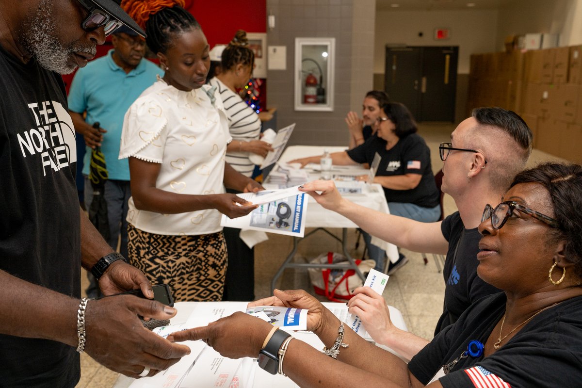 NYCWater's tweet image. As heavy rainfall becomes more frequent, we're helping NYC prepare for floods by hosting educational town halls. Attendees receive a FREE flood preparedness kit. Our next stop is #WashingtonHeights & #Inwood on July 22nd. RSVP REQUIRED on.nyc.gov/inwood-flood-p…