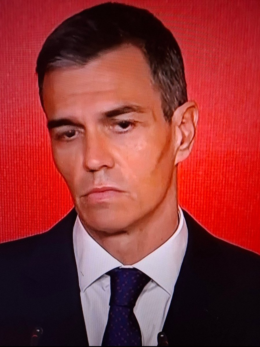 TheMonkey_X's tweet image. ¿Soy el único al que le molesta que los altercados de Torre Pacheco le estén dando un tremendo balón de oxígeno a Sánchez y su gobierno de puteros?