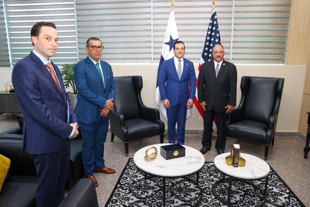 Hoy recibí en la <a href="/asambleapa/">Asamblea Nacional</a> la visita de cortesía del Embajador de Estados Unidos en Panamá, Kevin Marino Cabrera, donde compartimos sobre temas de interés para ambas naciones. <a href="/USEmbPAN/">U.S. Embassy Panama</a>