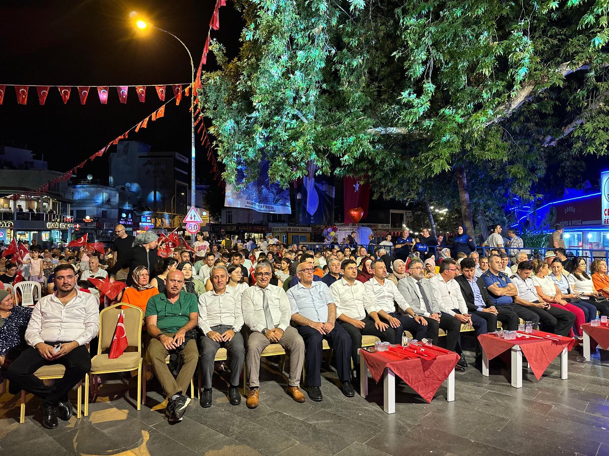 #ZaferinAdıTürkiye
Çınaraltı Meydanında düzenlenen  #15Temmuz Demokrasi ve Milli Birlik Günü Anma Programına katıldık.15 Temmuz şehitlerimiz başta olmak üzere tüm şehitlerimizi rahmet, gazilerimizi şükran ve minnetle anıyorum.