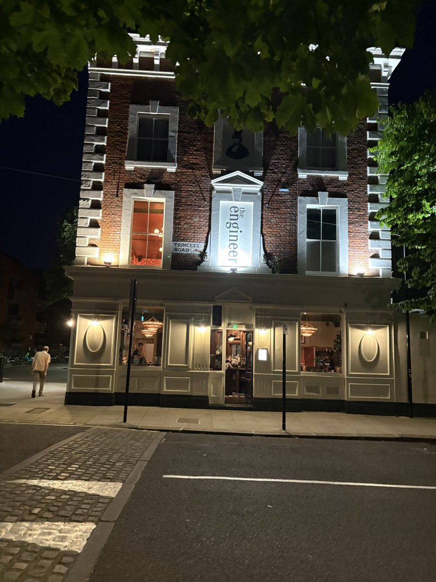 patrickwellin12's tweet image. New Normal- Day 1888 -The Enterprise #PrimroseHill #Camden #TheEnterprise #warm #Summer