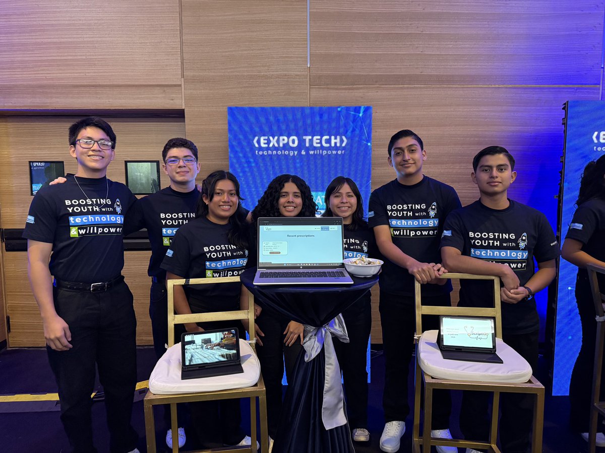 FundacionPoma's tweet image. 💼 Seniors de nuestro Centro @SuperatePoma presentaron otros tres proyectos en la #ExpoTech.

Luego de meses de trabajo en equipo, compartieron propuestas innovadoras para ofrecer soluciones a necesidades cotidianas. 🙌

#SupératePoma #ExpoTech2025