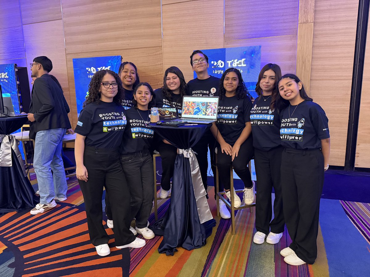 FundacionPoma's tweet image. 💼 Seniors de nuestro Centro @SuperatePoma presentaron otros tres proyectos en la #ExpoTech.

Luego de meses de trabajo en equipo, compartieron propuestas innovadoras para ofrecer soluciones a necesidades cotidianas. 🙌

#SupératePoma #ExpoTech2025