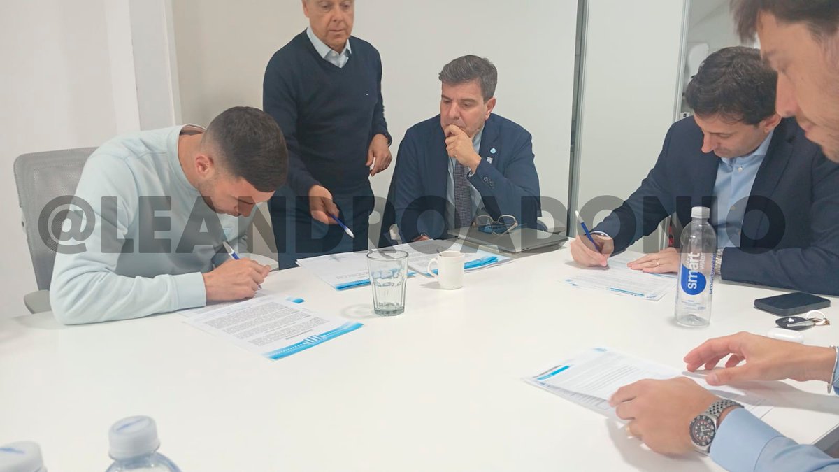 ¡ATENCIÓN! ⚠️

📝 MARAVILLA MARTÍNEZ YA FIRMÓ SU NUEVO CONTRATO CON #RACING HASTA DICIEMBRE DE 2028.

💰 LA NUEVA CLÁUSULA DE RESCISIÓN ES DE USD 122.000.000.