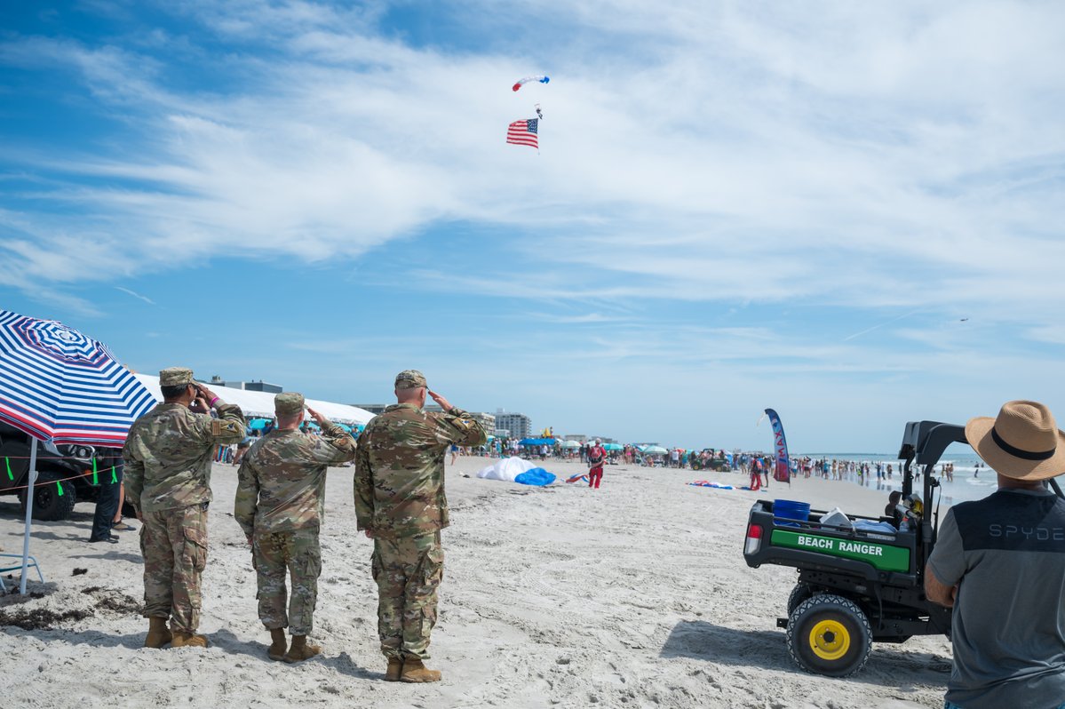 SLDelta45's tweet image. It may not have been Superman...but heroes still took to the skies this weekend.
SLD 45 team members helped kick off the Cocoa Beach Air Show, with displays from the @920thRescueWing, @F22DemoTeam, and others flying above the Space Coast. No cape needed. 🇺🇸 ✈️ 🌴 😎 🥥 🦸