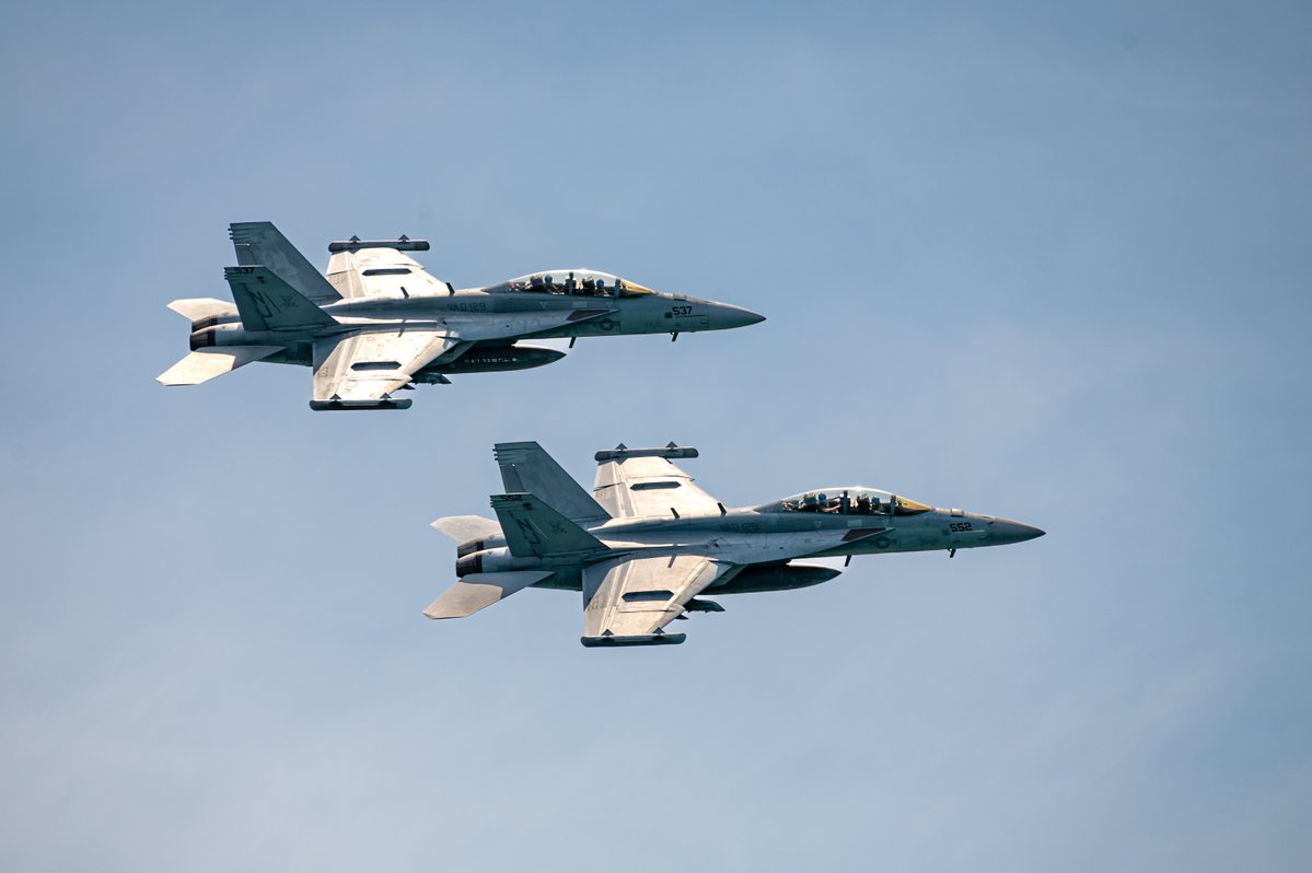 SLDelta45's tweet image. It may not have been Superman...but heroes still took to the skies this weekend.
SLD 45 team members helped kick off the Cocoa Beach Air Show, with displays from the @920thRescueWing, @F22DemoTeam, and others flying above the Space Coast. No cape needed. 🇺🇸 ✈️ 🌴 😎 🥥 🦸