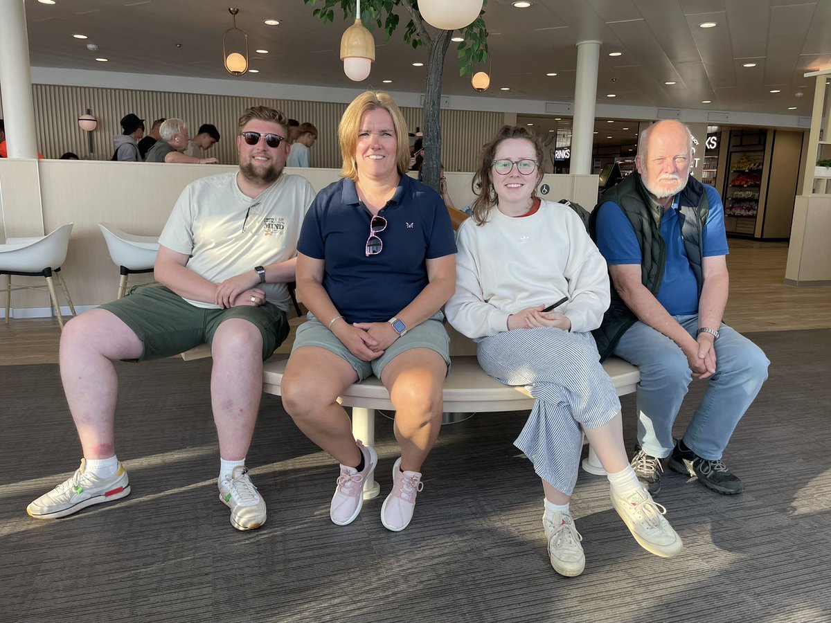 A thank you and well done to the students on the Battlefields trip. 👍

Their behaviour was exemplary and a number of people commented on how they conducted themselves - mature and polite. 

A fantastic and enjoyable weekend. 
Thank you from the staff. 👍