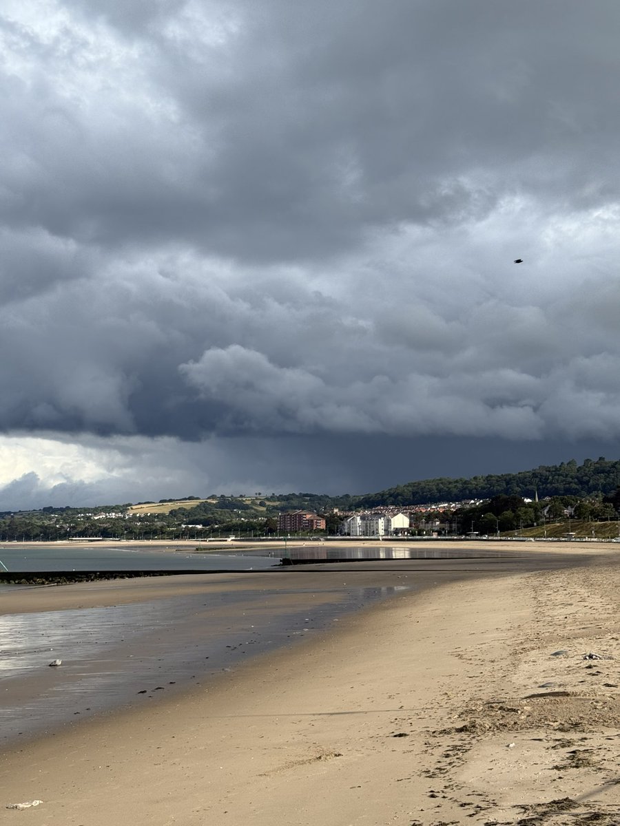 FionaBLees's tweet image. Nite Nite from Rhos-On-Sea! Lovely to be back in Wales 🏴 #StormHour