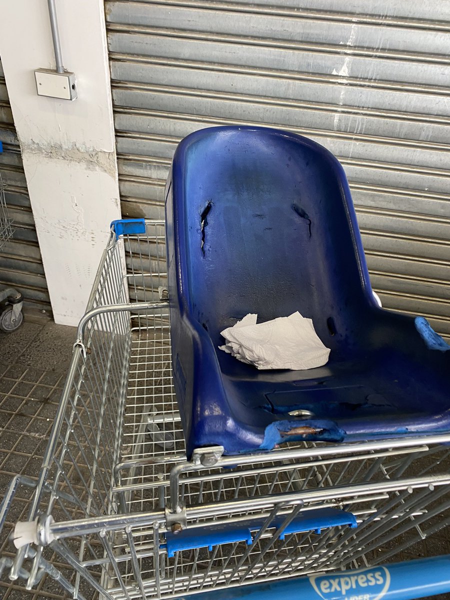 Esta es la calidad de carros para bebés que tienen disponibles en <a href="/LIDERcl/">Lider.cl</a> de Av. San Juan en Machalí. Una vez se lo mencioné personalmente al encargado de operaciones, pero cada vez hay menos y en peores condiciones.