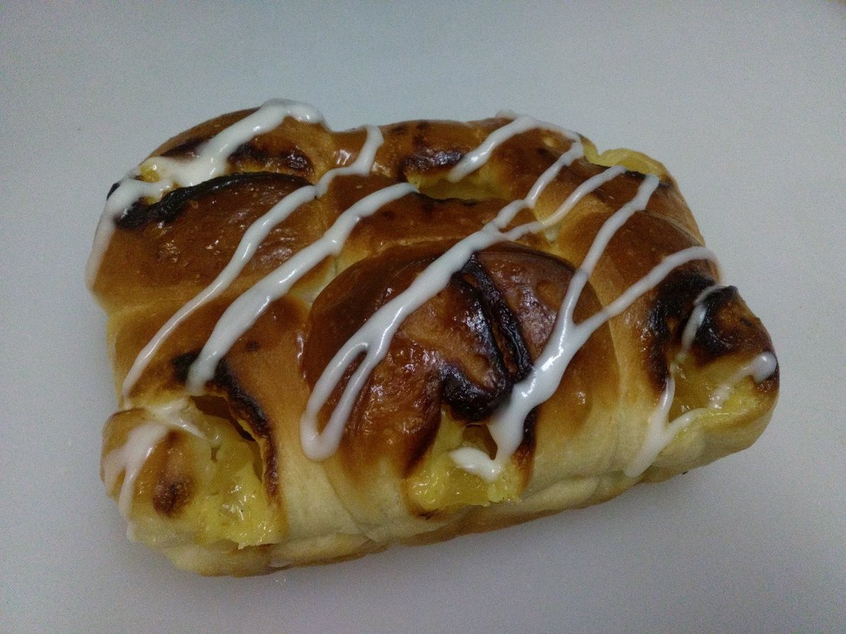 こんにちは😃

暑い日が続きますね

みんなでちぎってシェアしてね

オニオンチーズベーコンのブレッド
国産りんごとカスタードのブレッド