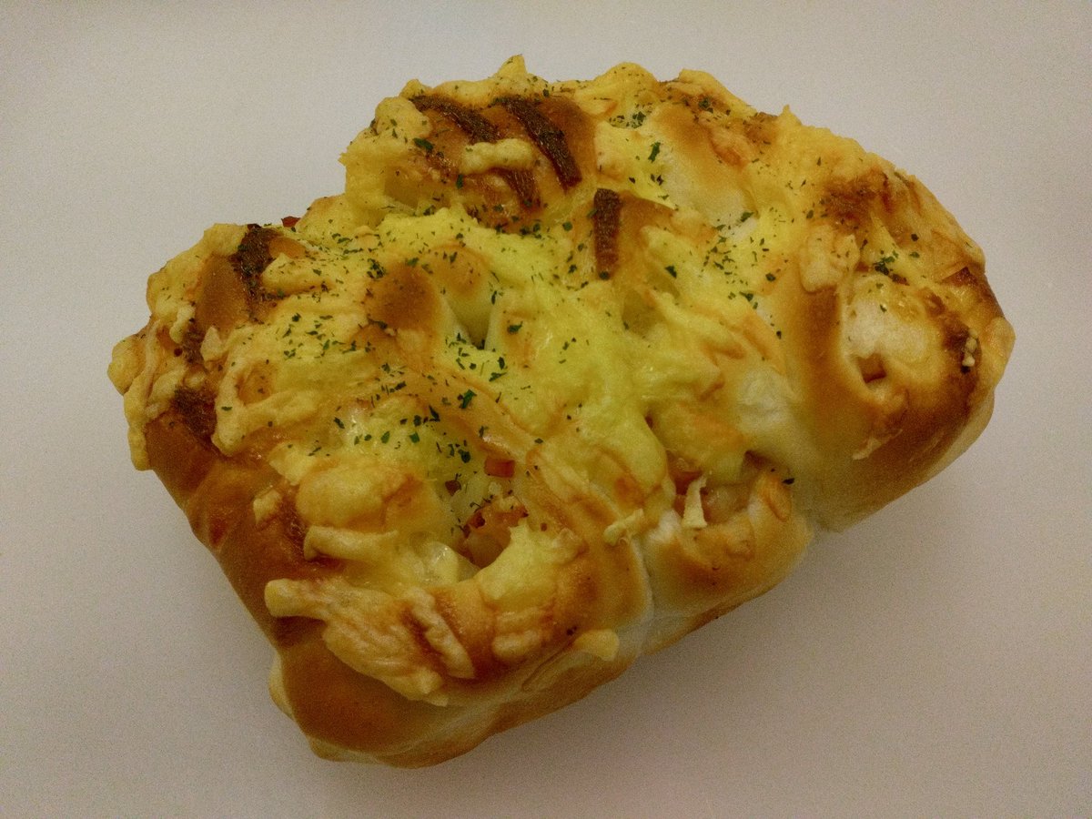 cantevole_bread's tweet photo. こんにちは😃

暑い日が続きますね

みんなでちぎってシェアしてね

オニオンチーズベーコンのブレッド
国産りんごとカスタードのブレッド https://t.co/8QUVfuHPSl