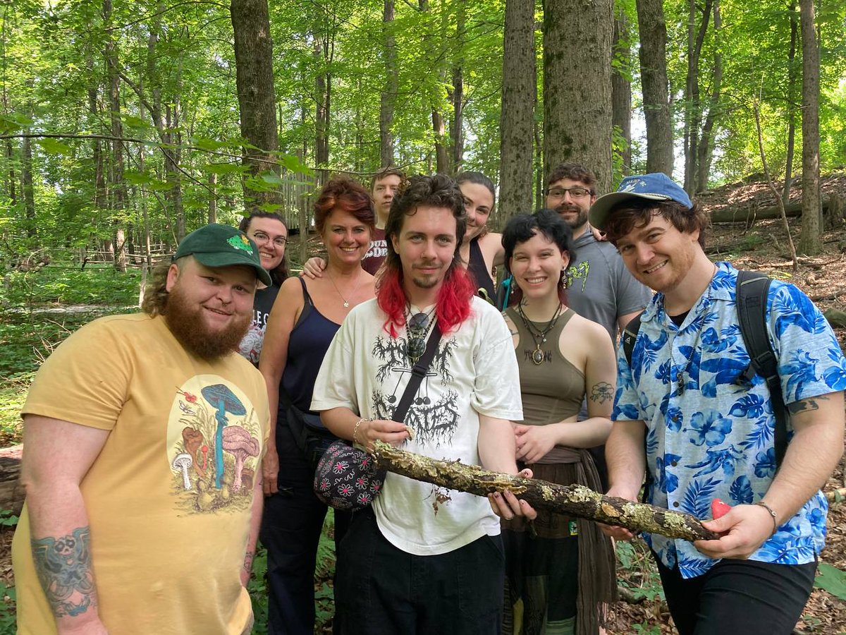 baystaters's tweet image. A wonderful forage in Worcester—which has some of the most underrated nature spots in the state
Berkeley polypore, coral, boletes, russulas, turkey tail, indian pipes, and violet tooth, among others🍄🌿