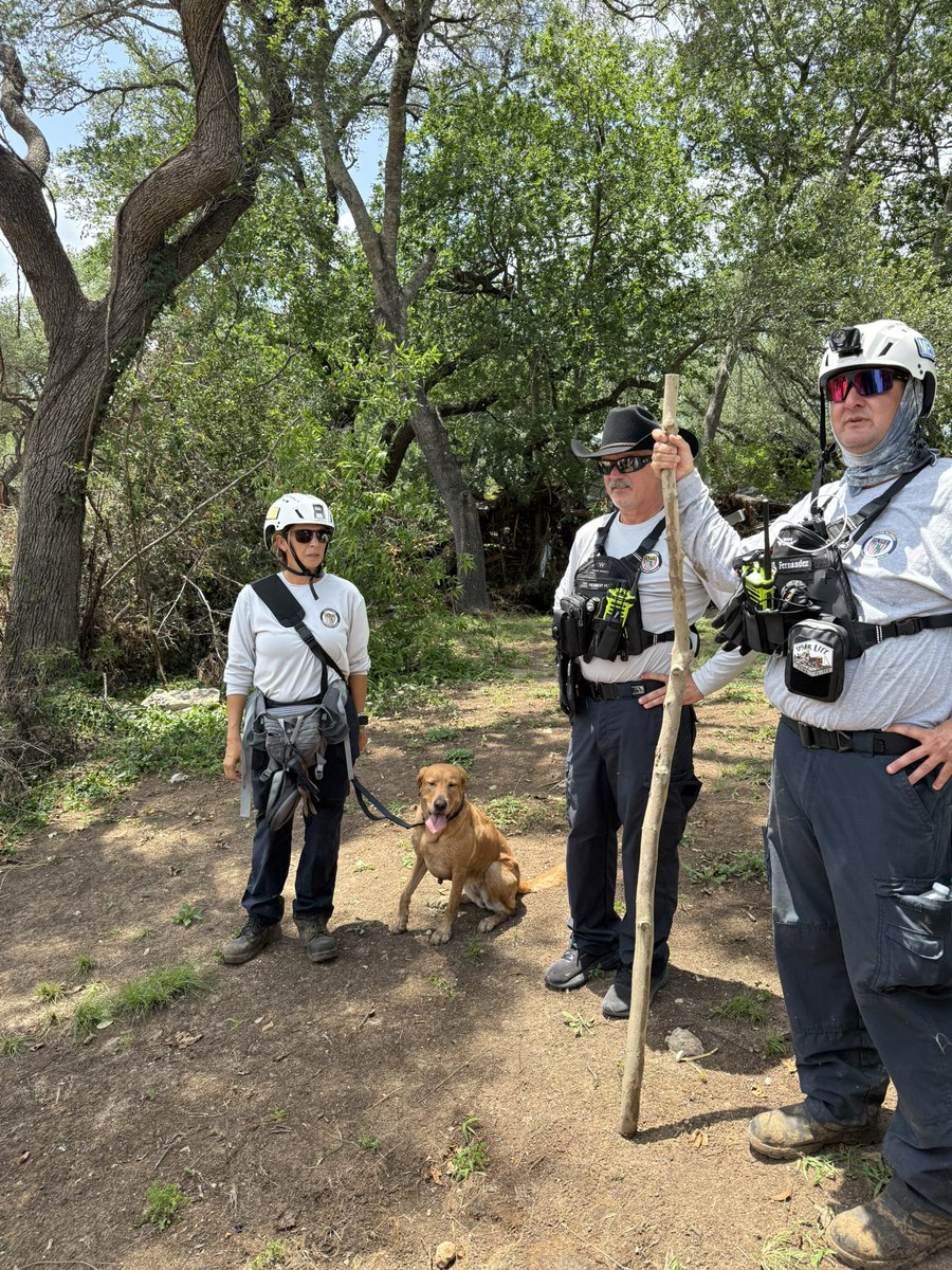TravisCoJudge's tweet image. Everyone meet Freya. She’s a 6 yr old yellow lab and an essential member of South Florida Task Force.
Freya is just one of the 14 search dogs here in the Big Sandy & Cow Creek area supporting our search & rescue efforts.
Thank you South Florida Task Force, @tdemtv & Freya!