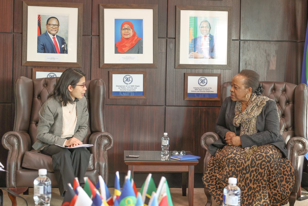 SADC_News's tweet image. #𝗦𝗔𝗗𝗖 𝗗𝗲𝗽𝘂𝘁𝘆 𝗘𝗦, @AngeleMakombo 𝗺𝗲𝘁 𝘄𝗶𝘁𝗵 𝗗𝗲𝗽𝘂𝘁𝘆 𝗔𝗺𝗯𝗮𝘀𝘀𝗮𝗱𝗼𝗿 𝗼𝗳 𝗣𝗲𝗼𝗽𝗹𝗲’𝘀 𝗥𝗲𝗽𝘂𝗯𝗹𝗶𝗰 𝗼𝗳 𝗖𝗵𝗶𝗻𝗮 𝘁𝗼 𝗕𝗼𝘁𝘀𝘄𝗮𝗻𝗮 𝘁𝗼 𝗱𝗶𝘀𝗰𝘂𝘀𝘀 𝗺𝗮𝘁𝘁𝗲𝗿𝘀 𝗼𝗳 𝗺𝘂𝘁𝘂𝗮𝗹 𝗶𝗻𝘁𝗲𝗿𝗲𝘀𝘁 sadc.int/latest-news/sa…
@EliasMagosi
