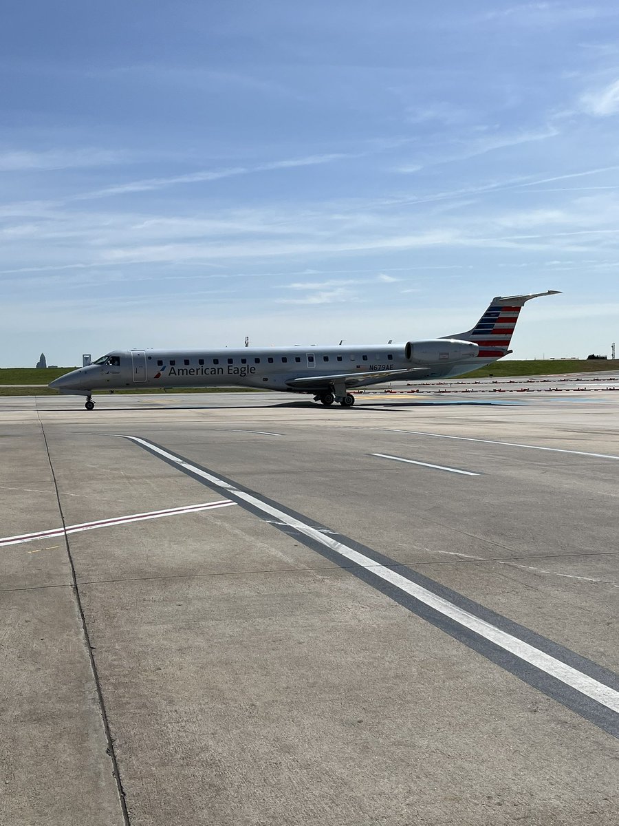 Can you guess which station this ERJ-145 is departing from? ✈️ Drop your answer in the comments!

#TravelTuesday #ERJ145