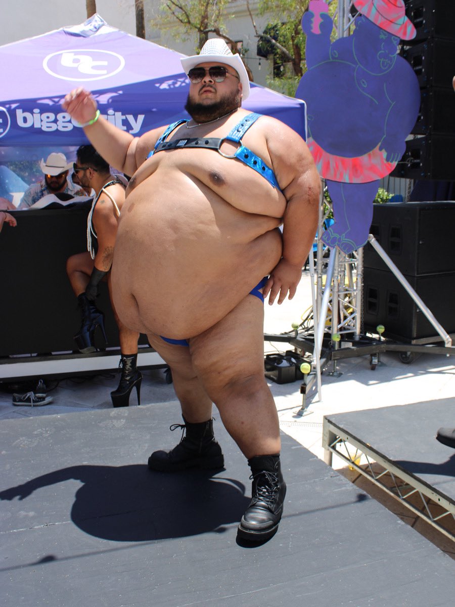 Bigger Vegas 🩵🎰

#superchub #tummytuesday #clubchub #throwback #chaser4chubs #chubs #chub4chaser #chub4chubs