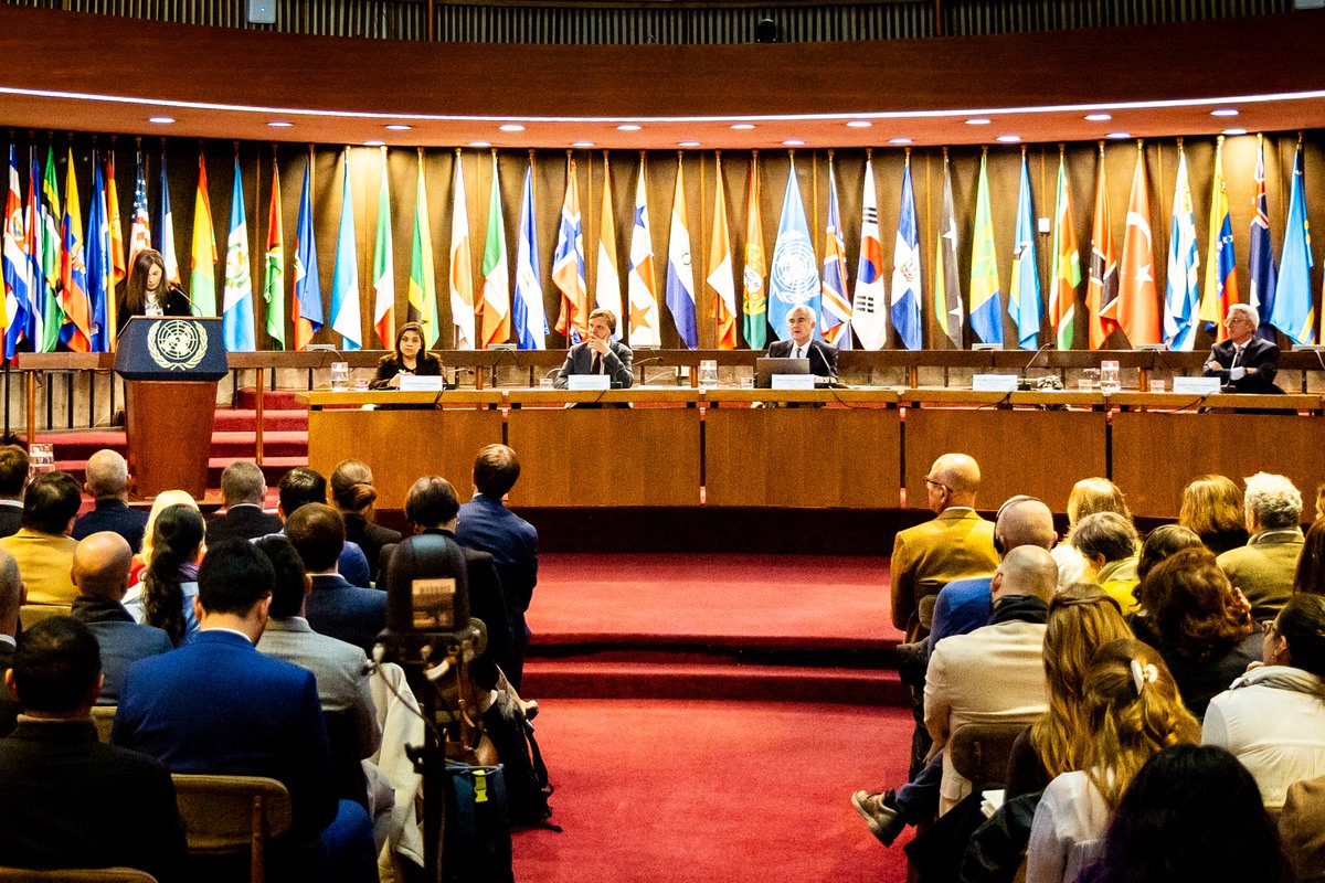 Minrel_Chile's tweet photo. La subsecretaria Gloria de la Fuente participó en el panel "Multilateralismo y reformas: tender puentes, mantener el impacto y proteger los derechos", realizado en @cepal_onu, y que contó con una conferencia del ministro de Desarrollo Internacional de Noruega, Åsmund Aukrust. https://t.co/pASxDqIttR