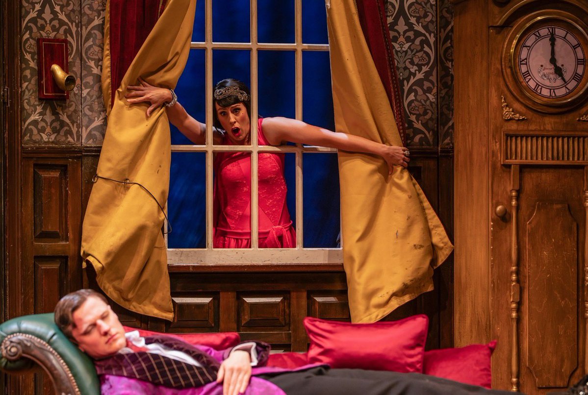 mischiefcomedy's tweet image. Good GOD, I needed that 👍
And by that, we mean these brand new pics of @playgoeswrong causing CHAOS in the West End 🎭 #ICYMI
📸 Matt Crockett