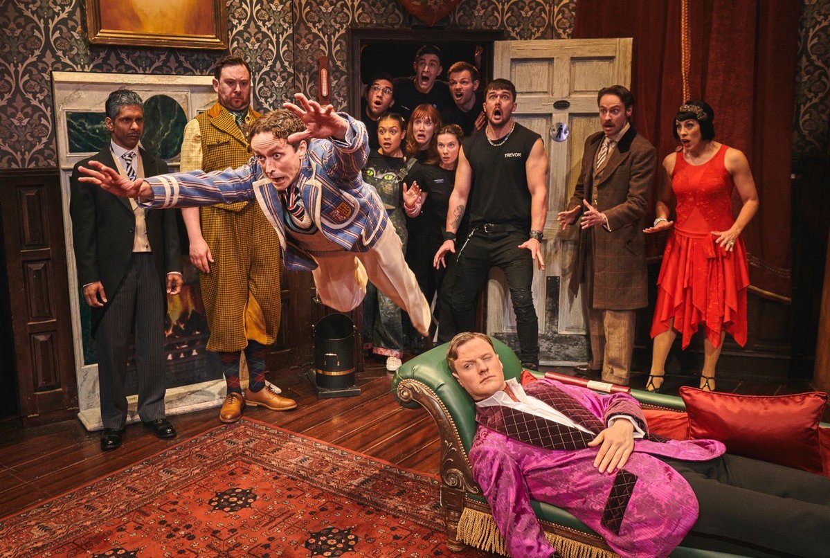 mischiefcomedy's tweet image. Good GOD, I needed that 👍
And by that, we mean these brand new pics of @playgoeswrong causing CHAOS in the West End 🎭 #ICYMI
📸 Matt Crockett