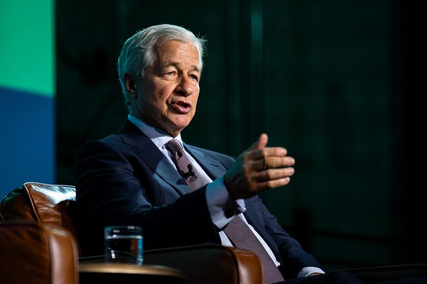 Jamie Dimon says JPMorgan Chase will take a crack at stablecoins: JPMorgan Chase CEO Jamie Dimon said the bank is getting into stablecoins, weeks after the company announced its own deposit token dlvr.it/TLxBZb