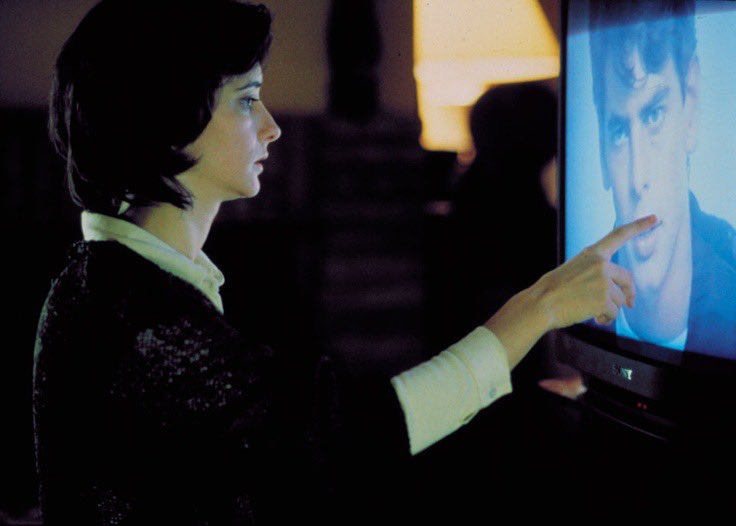 tungslime's tweet image. Thesis (1996) Dir. Alejandro Amenábar
