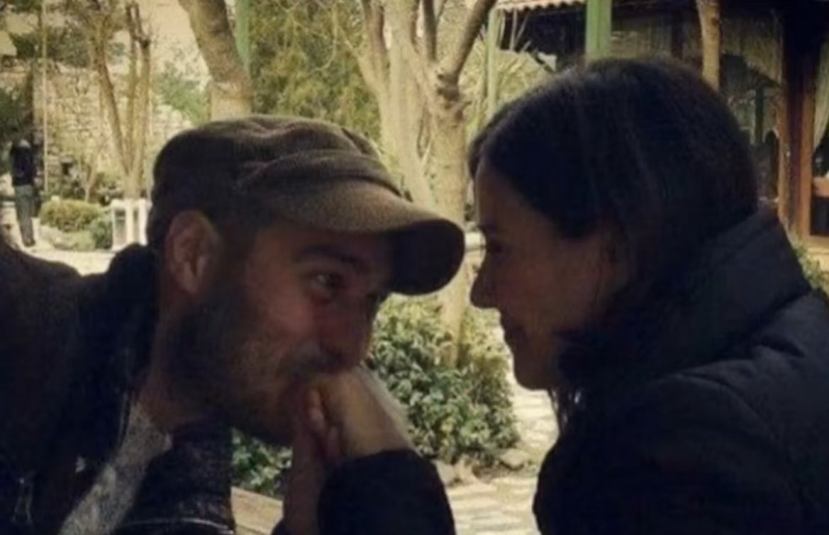 Romantik akşam yemeği burjuva işidir. Gel biz seninle parkta Saian dinleyelim.