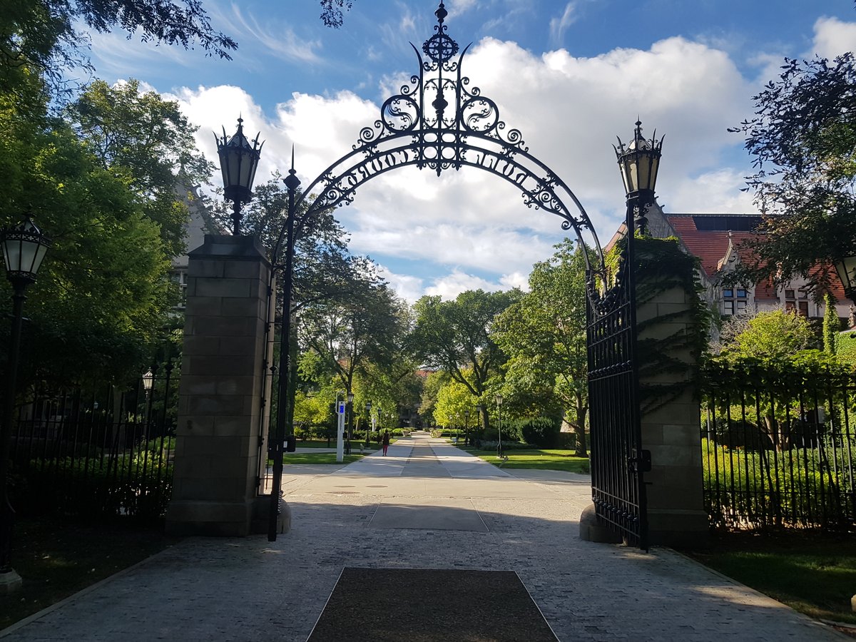 GFoySutherland's tweet image. Dr Foy-Sutherland! Great to be back in Chicago to finish up the PhD journey. Enormous thanks to my committee and the many, many others who've kindly offered their time and guidance over the past six years. On to DC and the APSA fellowship in October!