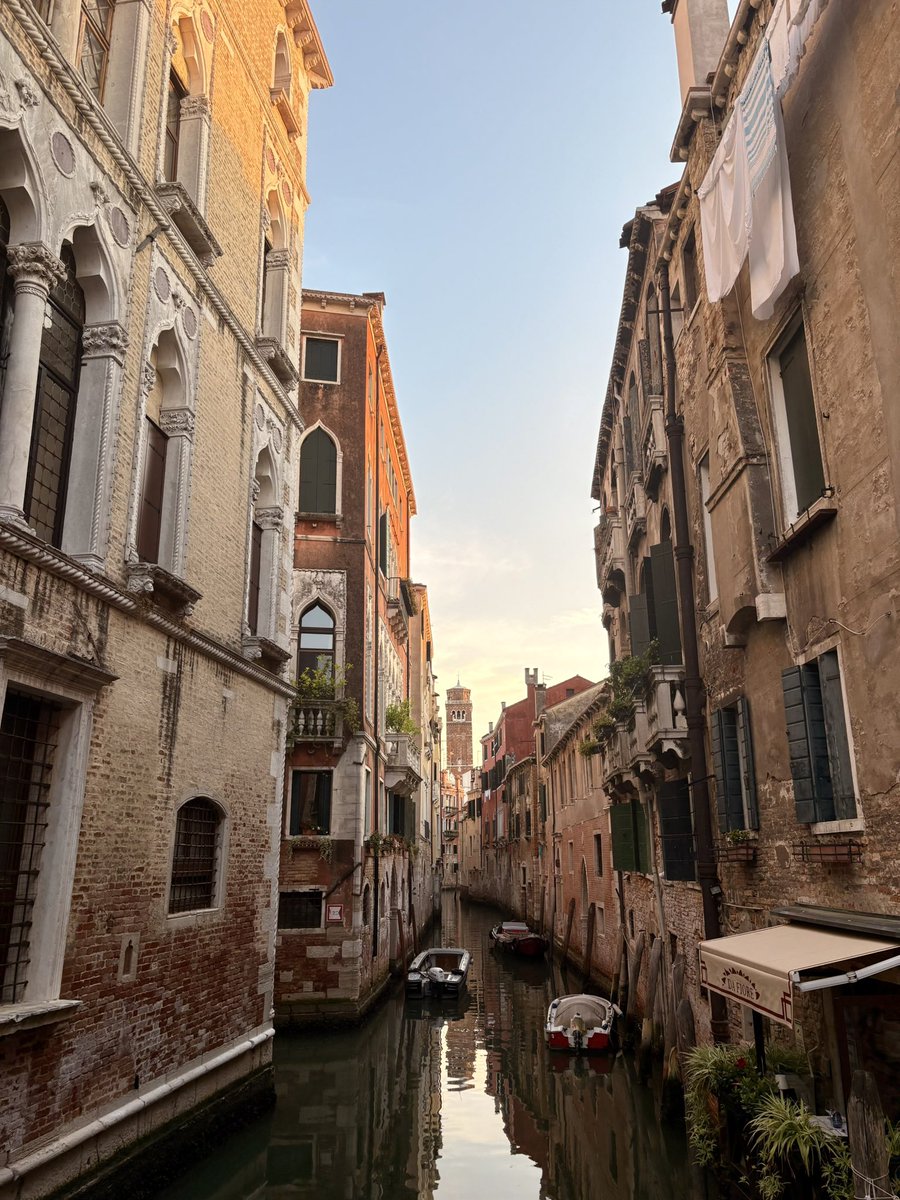 kikiswagi's tweet image. i got yelled at by an italian man today but here’s a pretty picture i took😭
