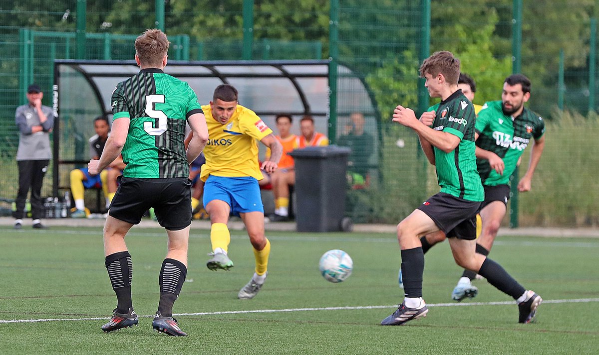 Smiles in abundance from <a href="/CIFC/">Canvey Island FC</a> manager Peter Taylor and his team's emphatic 8-1 victory over <a href="/SouthendianMan1/">@OldSouthendianFC</a> at Garon Park this evening with amogst the goal scorers new signings Charlie Stimson and Cody Cosgrove <a href="/CJPhillips1982/">Chris Phillips</a> Echo.