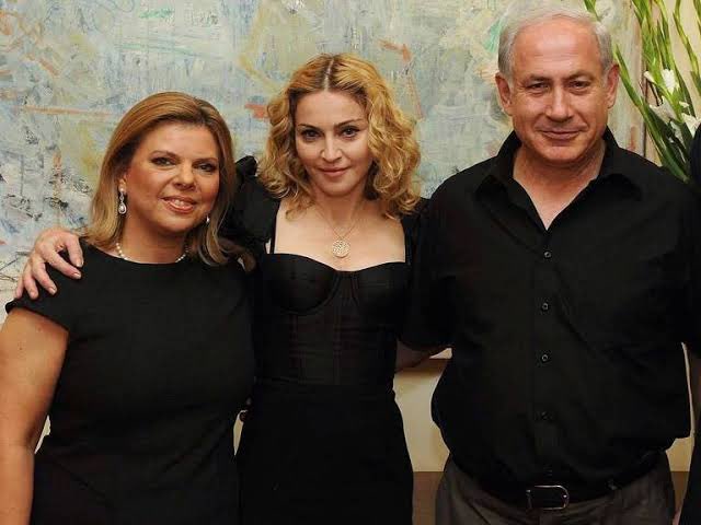 popverseHD's tweet image. Madonna choca ao mundo com apoio a Israel 🇮🇱
Fãs ficam boquiabertos ao descobrirem que cantora é sionista
📸 Madonna e Netanyahu