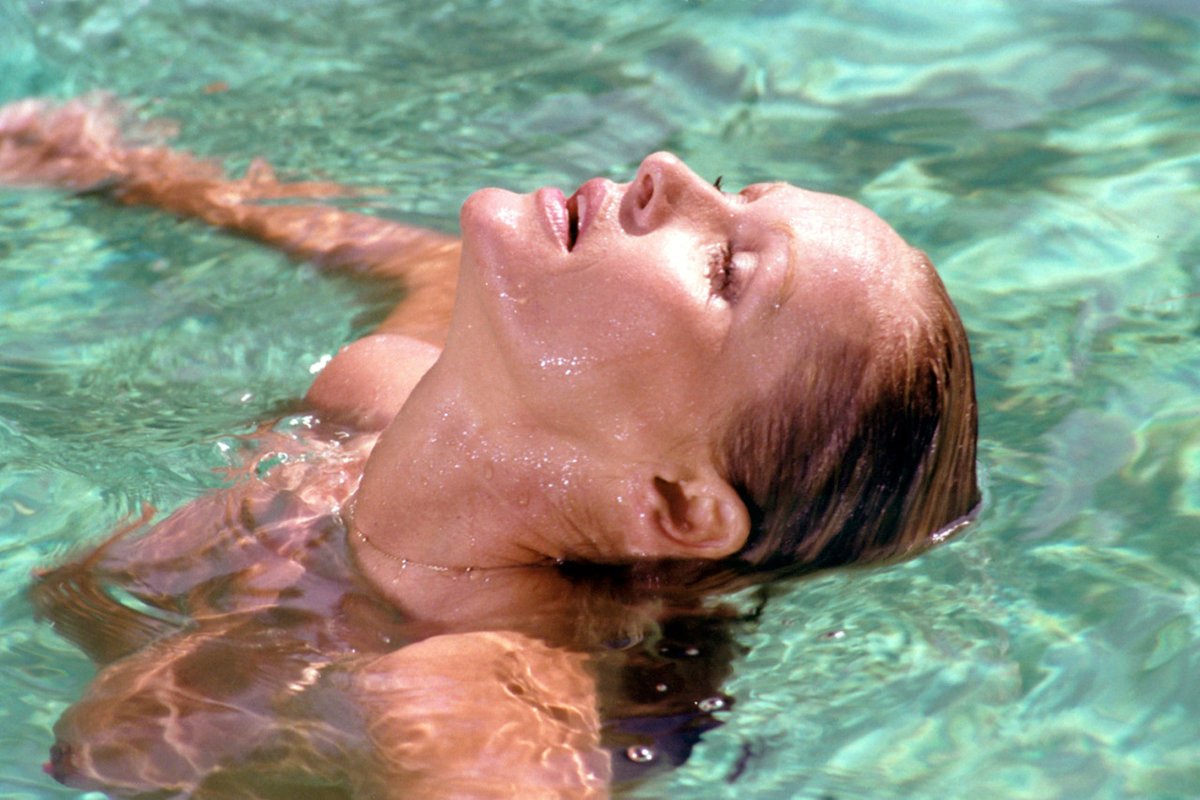 Ursula Andress, 1975.

(source's caption)

And those Ursula titties.