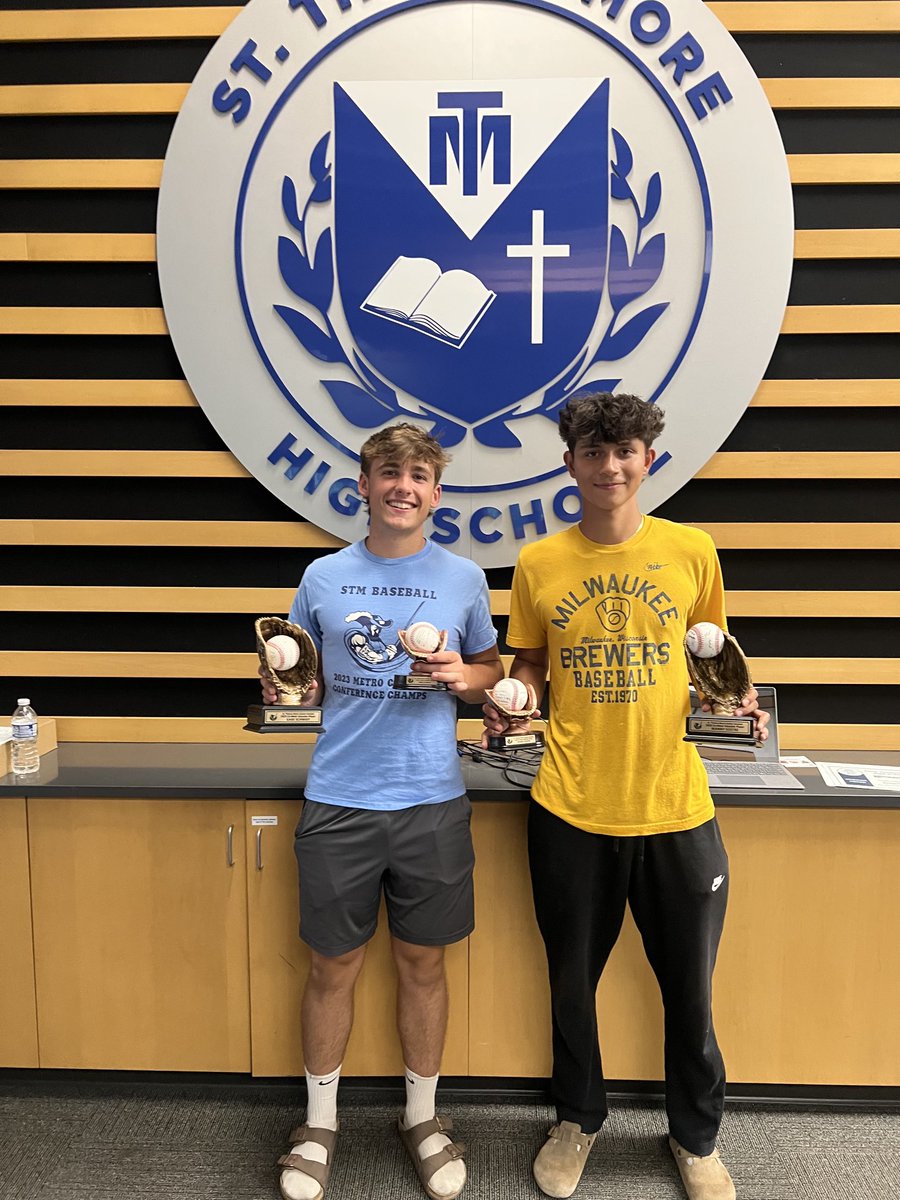 Turning page on ‘25 season w/recent Cav Baseball banquet. 

Co-Most Valuable Pitcher &amp; Co-MVP: Sr. Manny Sostre

4-yr letter winner &amp; starter. 2X 1st-team all-MCC. Kid is a winner, teams were 84-28 in his 4 years. Leaving quite a legacy…thx for everything Manny!

#GoCavs
#Family