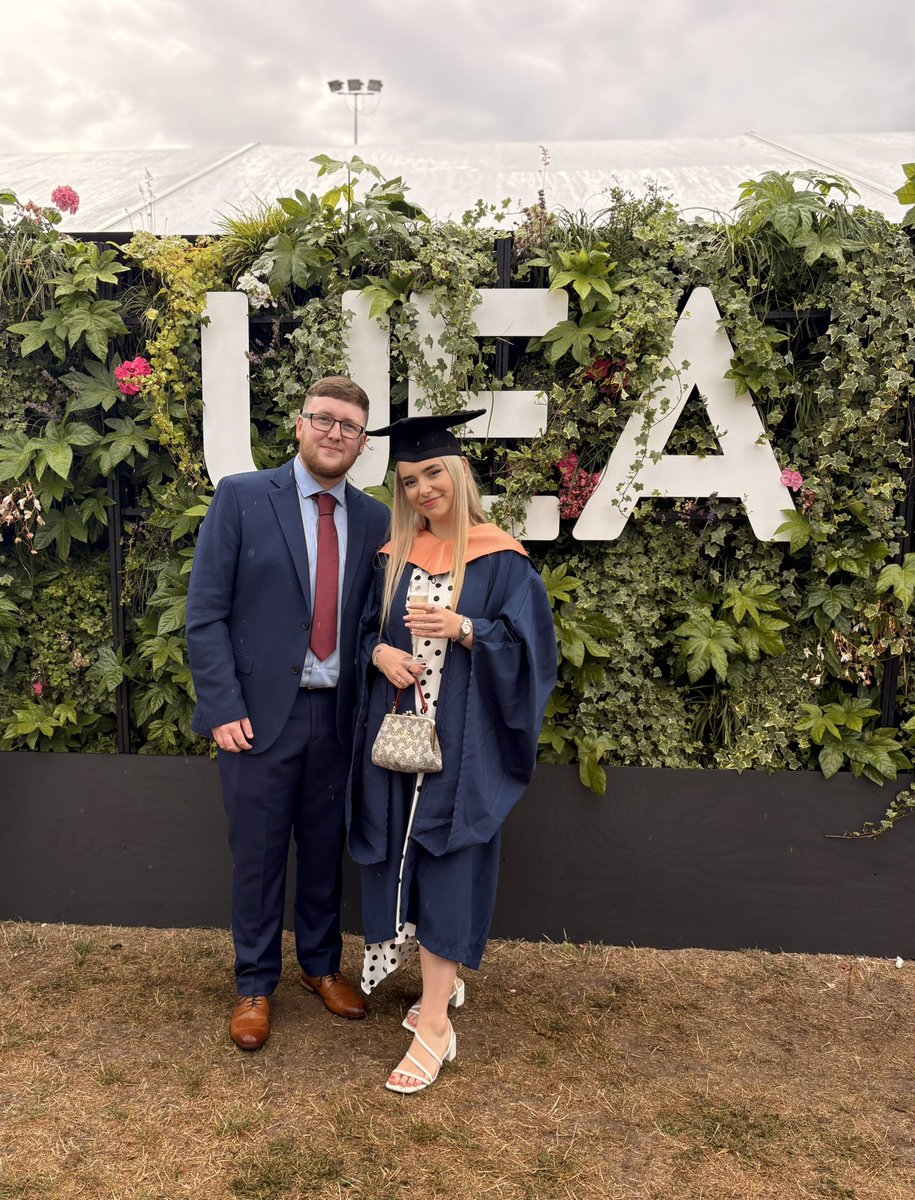 Emilywalliss's tweet photo. Broadcast and Multimedia Journalism graduate!✨
I’m very proud to be graduating from UEA with First Class Honours👩🏼‍🎓 https://t.co/giyBpWkcny
