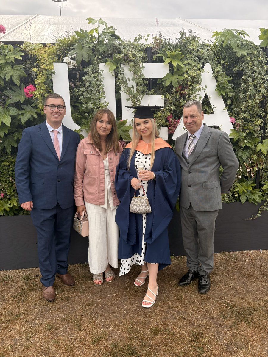Emilywalliss's tweet photo. Broadcast and Multimedia Journalism graduate!✨
I’m very proud to be graduating from UEA with First Class Honours👩🏼‍🎓 https://t.co/giyBpWkcny