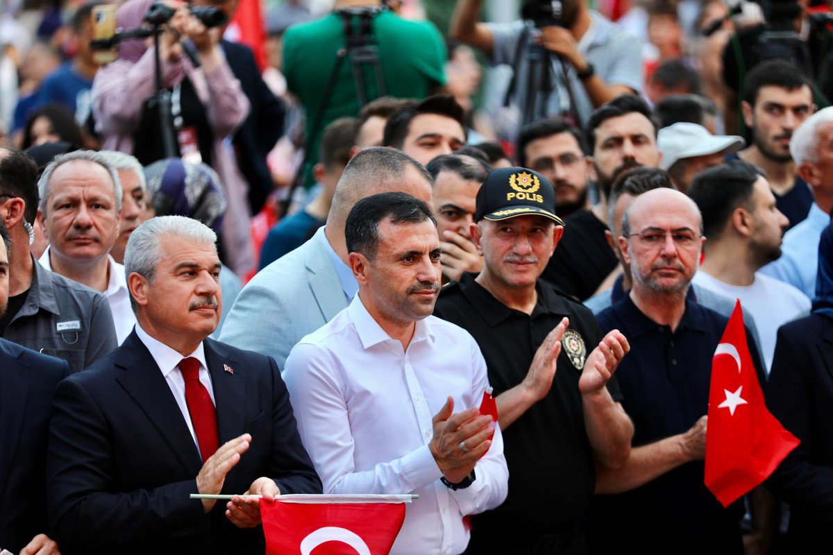 9 yıl önce bugün hain darbe girişimine karşı vatanımıza sahip çıkan binlerce hemşehrimizle birlikte yine aynı ruhla Mevlana Meydanı’ndayız.

15 Temmuz' unutmadık, unutturmayacağız.🇹🇷