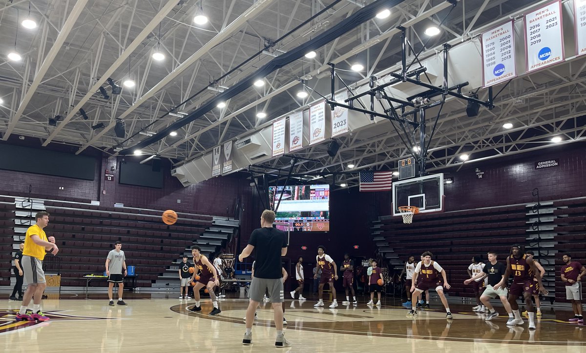 After spending yesterday afternoon at practice, the next chapter of Iona Gaels basketball will look to bring a much more efficient and dangerous offensive attack under new HC Dan Geriot. 

A deep dive preview is now available on the blog: stretchingthefloor.blogspot.com/2025/07/epicen…

#MAACHoops