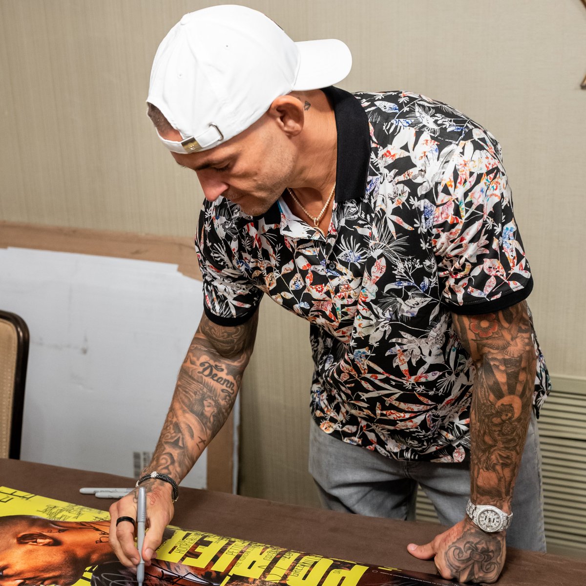 UFC (@ufc) on Twitter photo The Diamond is here 💎
<a href="/DustinPoirier/">The Diamond</a> has signed fight week posters for the final time! #UFC318 The Diamond is here 💎
<a href="/DustinPoirier/">The Diamond</a> has signed fight week posters for the final time! #UFC318