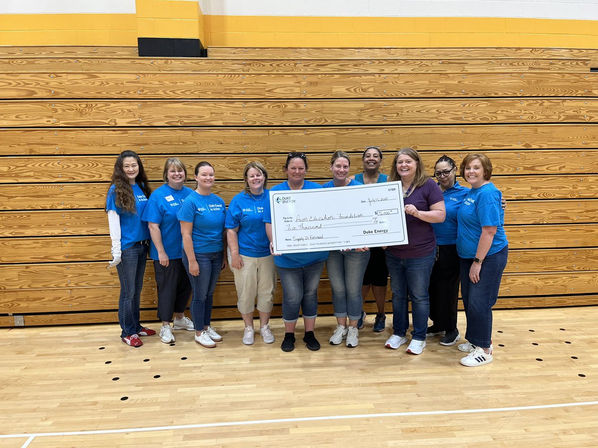 JeanRenk's tweet image. And… @DukeEnergyIN volunteers were at Avon middle School, preparing for their Supply It Forward event. @OrioleTweets The number of students and families needing assistance is increasing. Grateful for Avon schools. @aef_avonschools