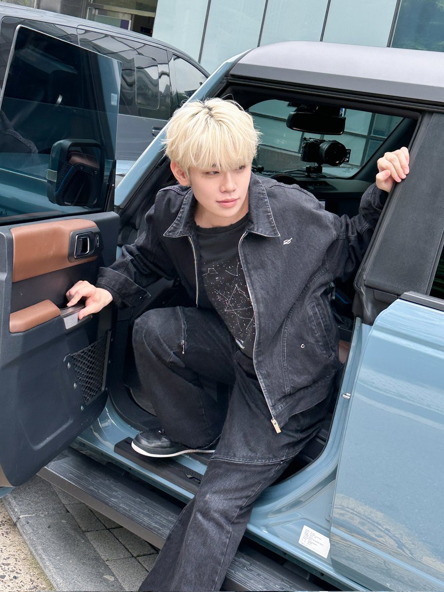 Jeemingi's tweet photo. Vroom vroom, I libe alone https://t.co/POmKbjOmT2