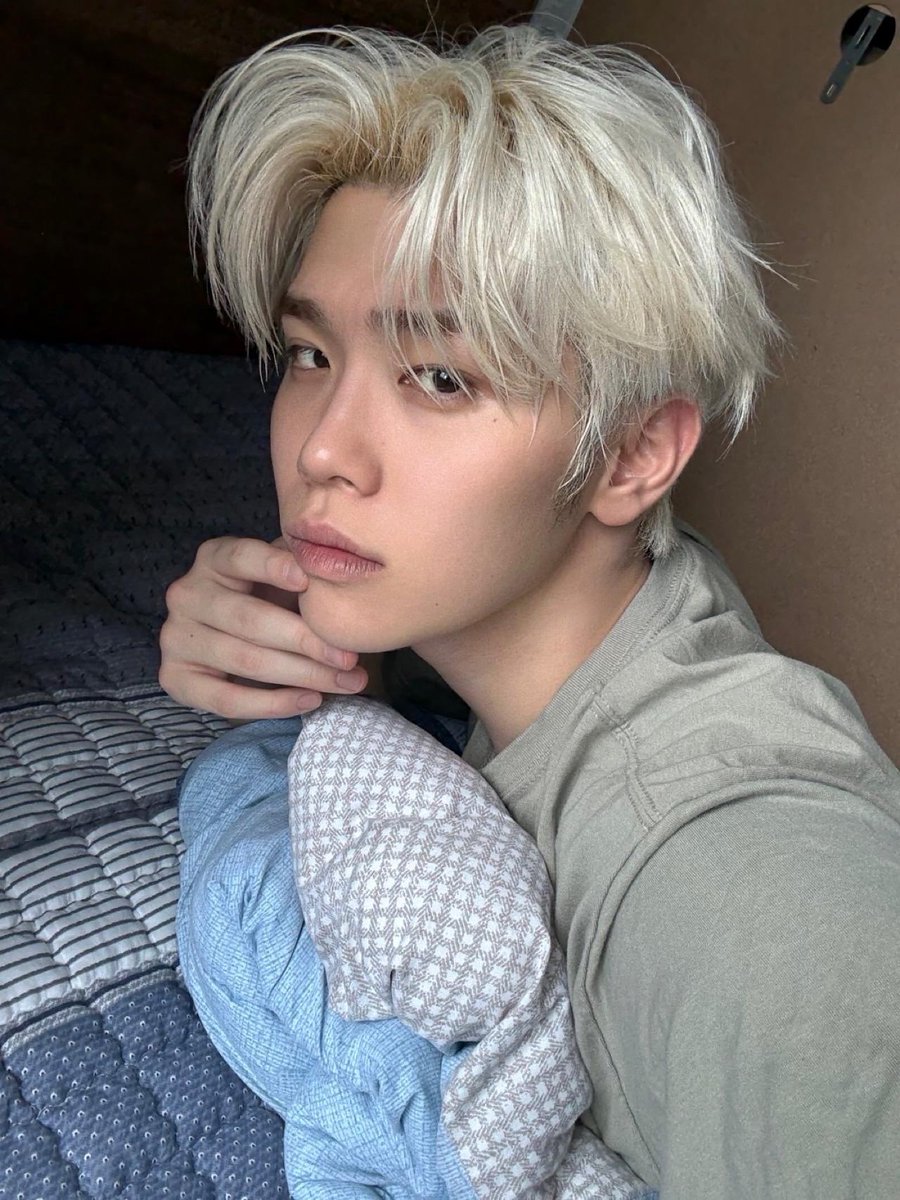 Jeemingi's tweet photo. Didn’t wear any lenses because my eyes were very irritated. But here you go, birthday selcas! https://t.co/9BrdLm4iYA