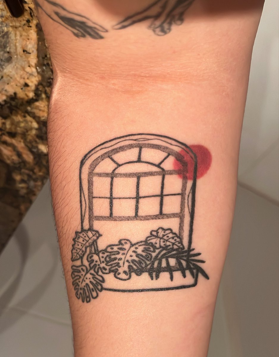 _fr4nca's tweet photo. @felpsmarre rolou algo parecido no vermelho da tattoo (ficou pior do que na 1 ft, mas não tenho registro).
fui num médico, ele me passou um antibiótico e uma pomada antiinflamatória. 
foi secando (2 ft) e ficou dboa no fim (3 ft).
na ft ta meio esbranquiçado mas ficou 100%.
médico urgente! https://t.co/Pp07OURHxL