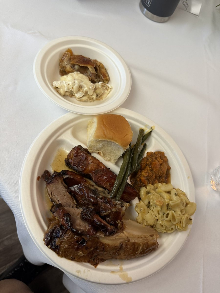 lighteyebrows's tweet image. Rate my plate… (dude i cant go back for seconds bc the line is out the door im mad)