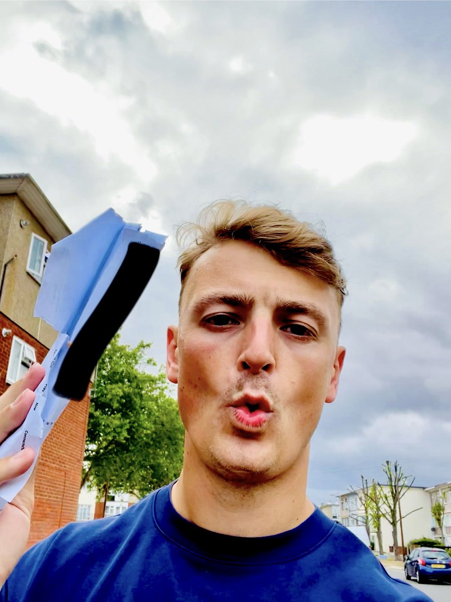 TomReformUK's tweet image. Leafleting should be an extreme sport 🏃♂️🏃♂️🏃♂️
Hundreds of pledge letters delivered on the run.
If DOGE did campaigns 🤣
📍 Basildon, Essex