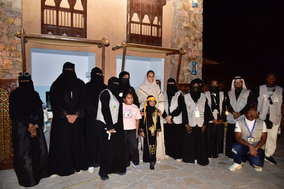 ana_97i1441's tweet photo. ضمن المشاركة المجتمعية مع متحف حرف الأولين @HerafAlawaleen شاركت 
جمعية أنا صحيّ للخدمات التطوعية،بإفتتاح المتحف بالهدا حيث شرف الإفتتاح معالي وزير السياحة الأستاذ أحمد الخطيب ،ونائبة وزير السياحة صاحبة السمو الاميرة هيفاء بنت محمد ال سعود نائبة وزير السياحة. https://t.co/vBMyMue88X