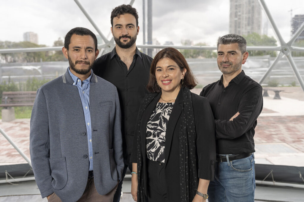 Dogma Biotech, un startup que nació en los laboratorios del Instituto de Errores Innatos del Metabolismo de la Javeriana , acaba de recibir un reconocimiento internacional del programa de mentoría QB3 en California 🇺🇸, consistente en 100 mil dólares que les permitirá desarrollar