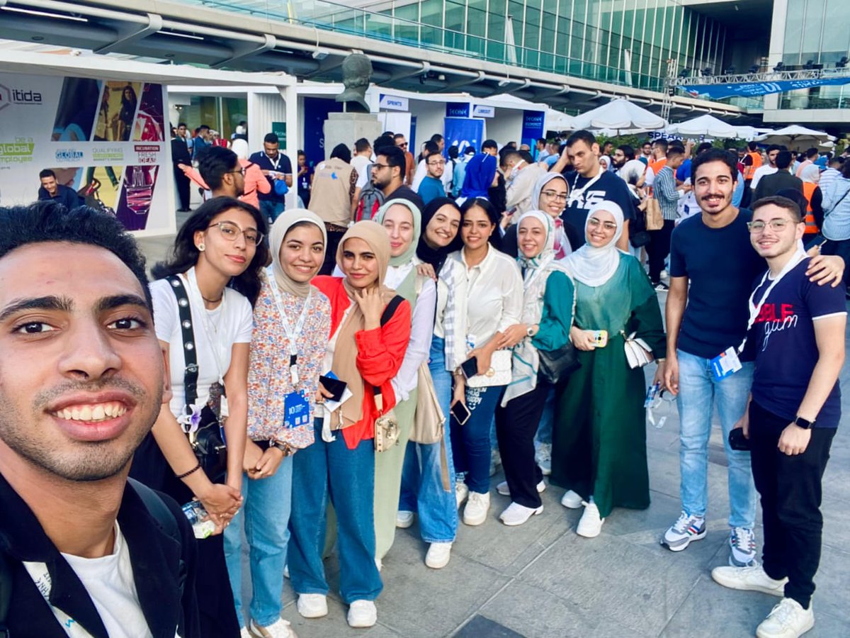 FATMAMO7MD's tweet photo. YLY مش مجرد فرصة انك تتعلم حاجه جديدة 
دية عيلة تانية مليانه تفاصيل 👀💙💙
#رقم7_مش_بس_لرونالدو
https://t.co/ipdtouP1fX https://t.co/spCwkZXDNs